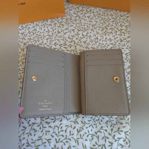 Louis Vuitton Cléa Wallet Monogram Empreinte Bicolor - Picture 2 of 8